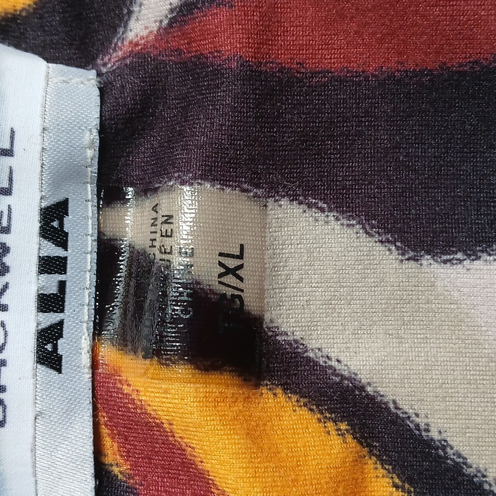 πAliaβ Multicolor Abstract Pattern Top - Picture 5 of 8